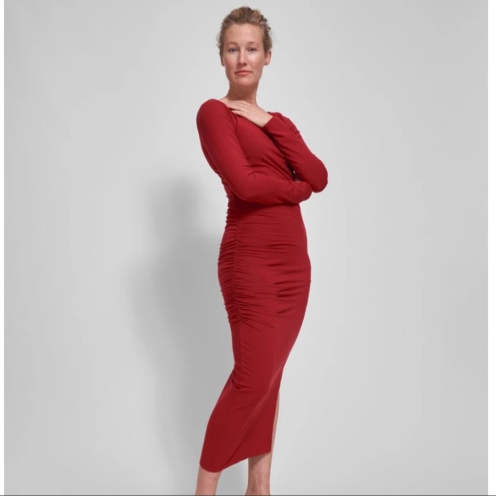 NEW with tags Simone Side Ruched Dress Red Dahlia Size M (18-20)